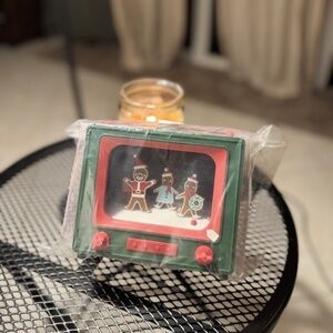 WonderShop Animated Retro TV Gingerbread Holiday Decoration 2023 New With Tags